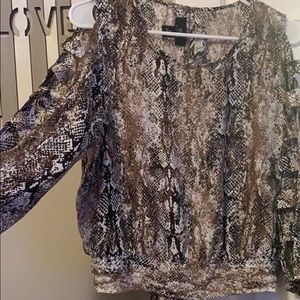 Size M ( juniors) NWT blouse